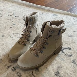 Universal Thread Kelly boots